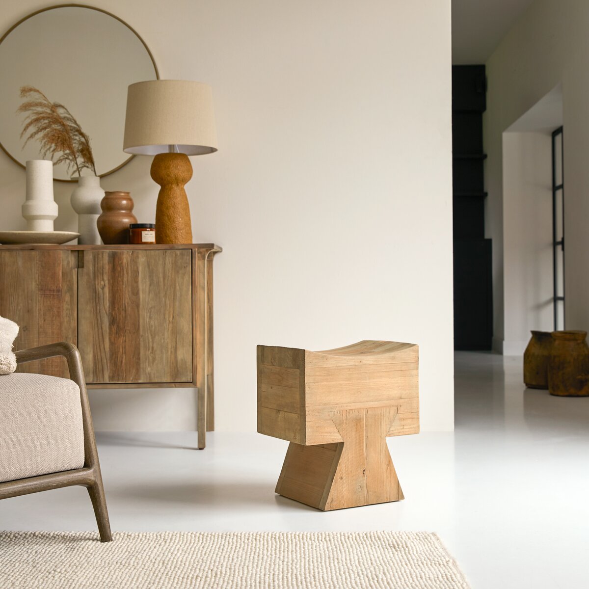 Pio - Hocker aus massiver recycelter Kiefer Pio - Hocker aus massiver recycelter Kiefer