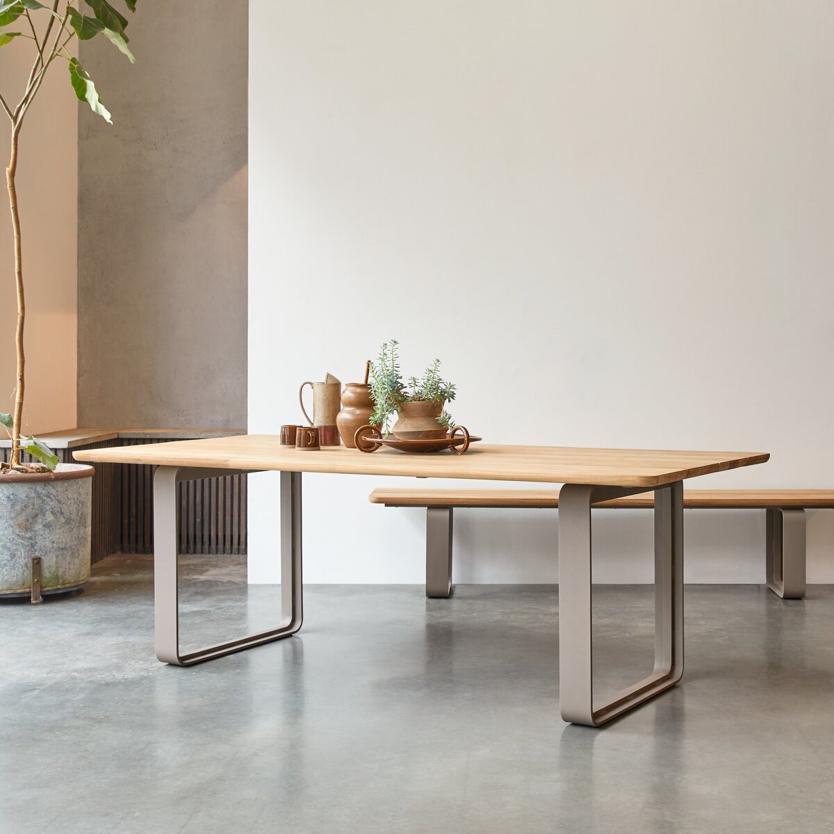 Harper - Table en teck massif et aluminium 6/8 pers. Harper - Table en teck massif et aluminium 6/8 pers.