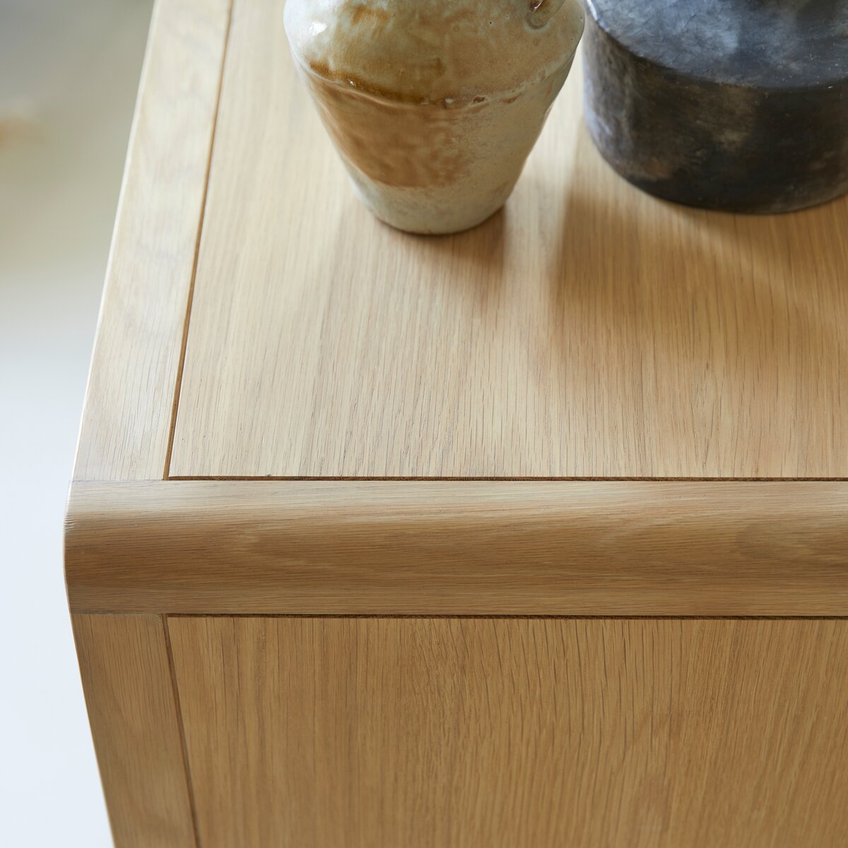 Come - Commode de rangement en chêne massif et cannage Come - Commode de rangement en chêne massif et cannage