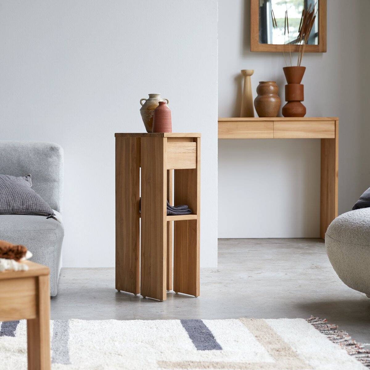 Eden - Beistelltisch aus massiver Teakholz Eden - Beistelltisch aus massiver Teakholz