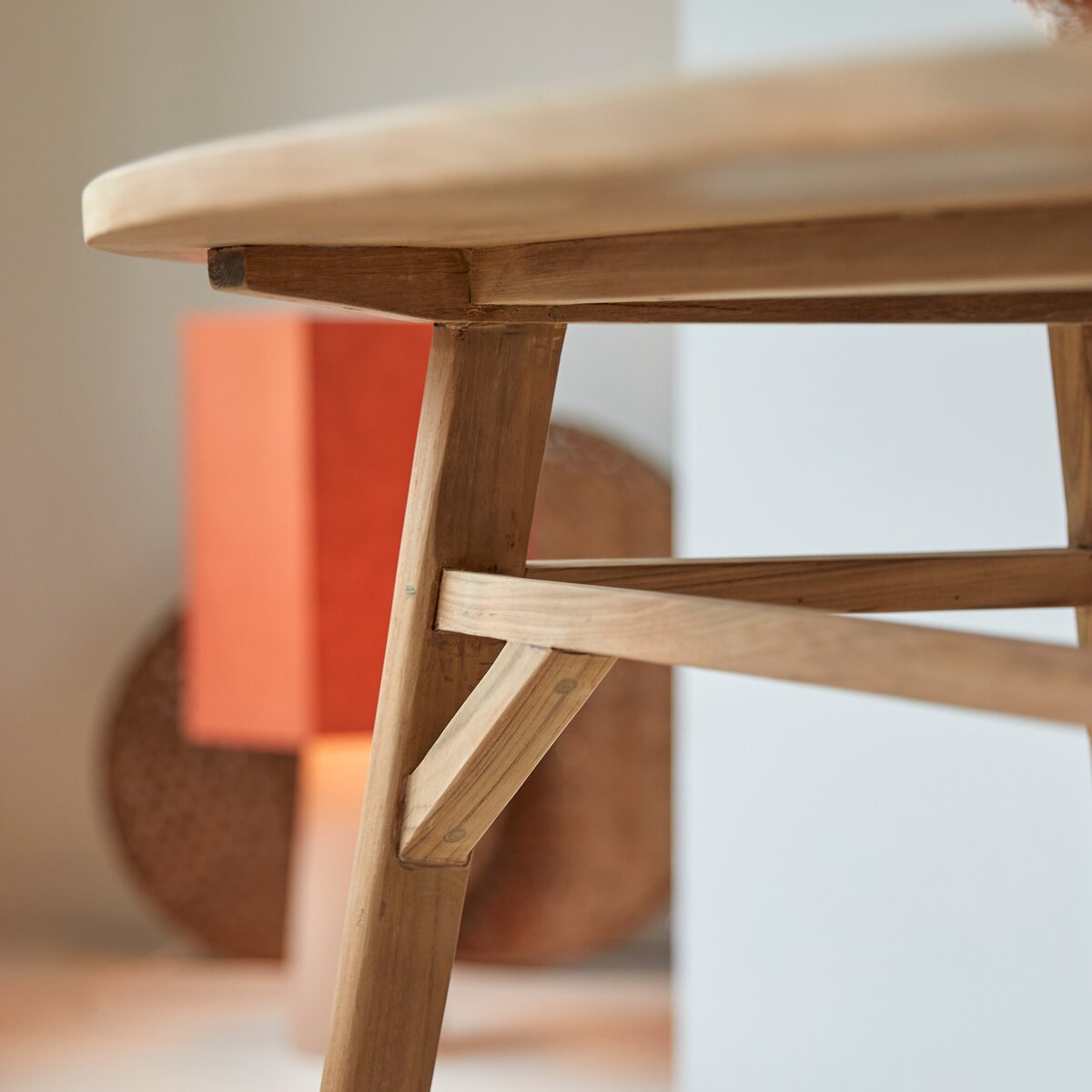 Elena - Table ovale en teck massif recyclé 2-4 pers Elena - Table ovale en teck massif recyclé 2-4 pers