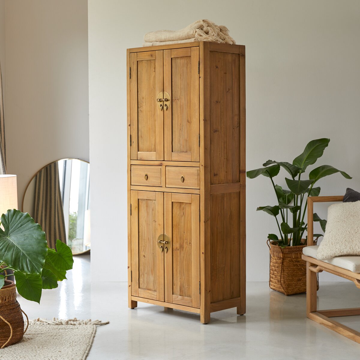 Yuki - Armoire de rangement en pin massif recyclé Naturel Yuki - Armoire de rangement en pin massif recyclé Naturel