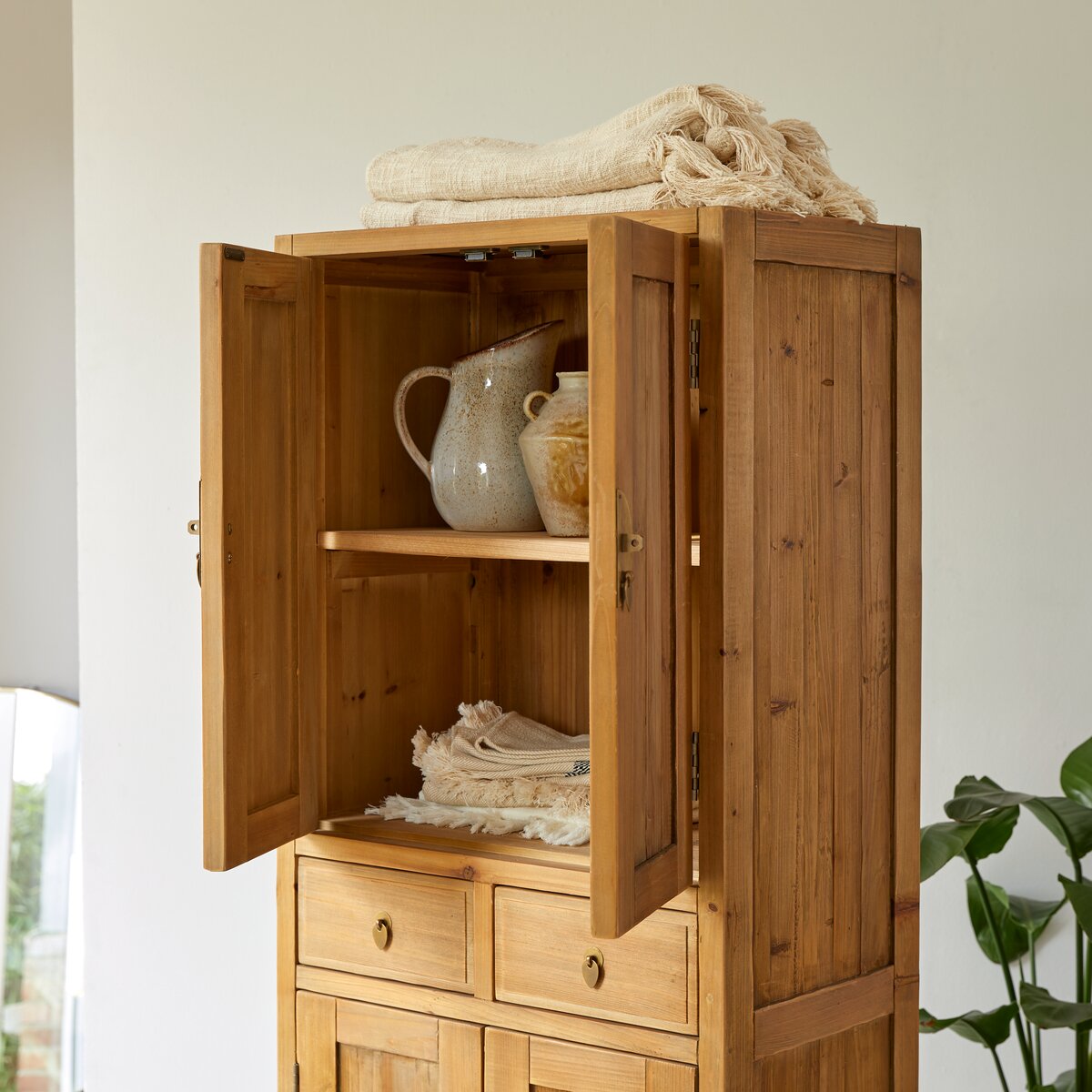 Yuki - Armoire de rangement en pin massif recyclé Naturel Yuki - Armoire de rangement en pin massif recyclé Naturel