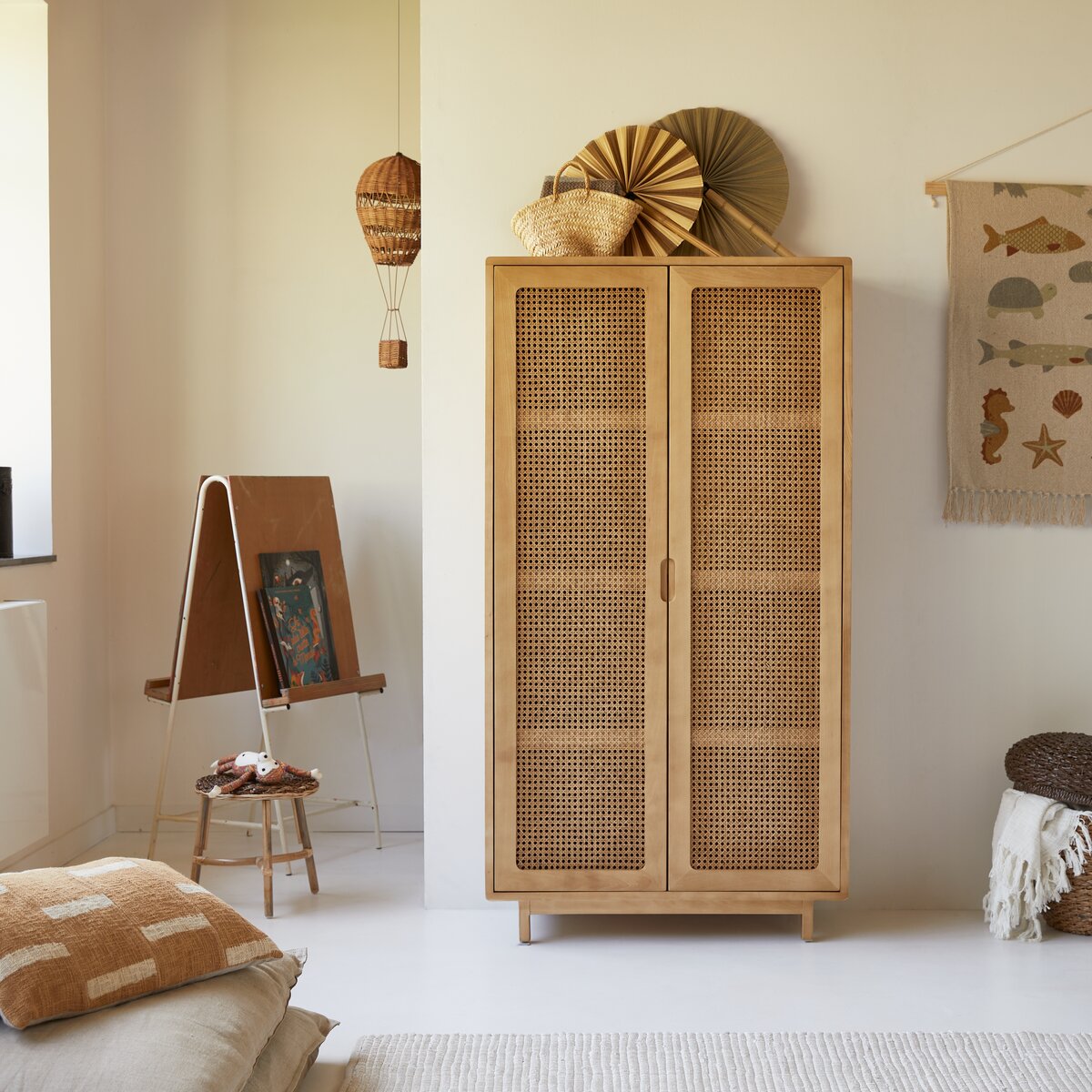 Luis - Armoire enfant en orme massif et cannage Luis - Armoire enfant en orme massif et cannage