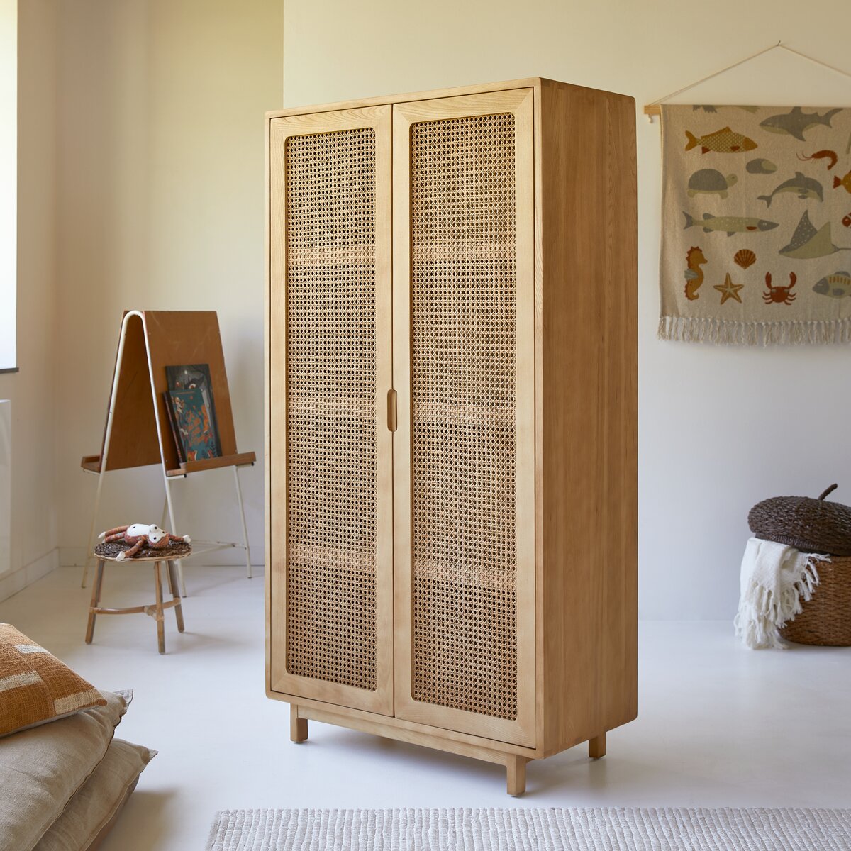 Luis - Armoire enfant en orme massif et cannage Luis - Armoire enfant en orme massif et cannage