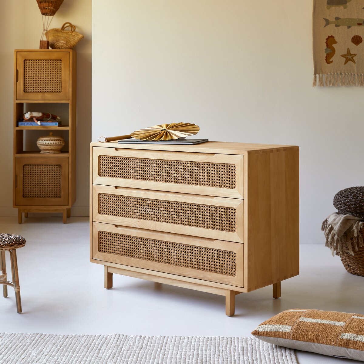 Luis - Commode enfant en orme massif et cannage Luis - Commode enfant en orme massif et cannage