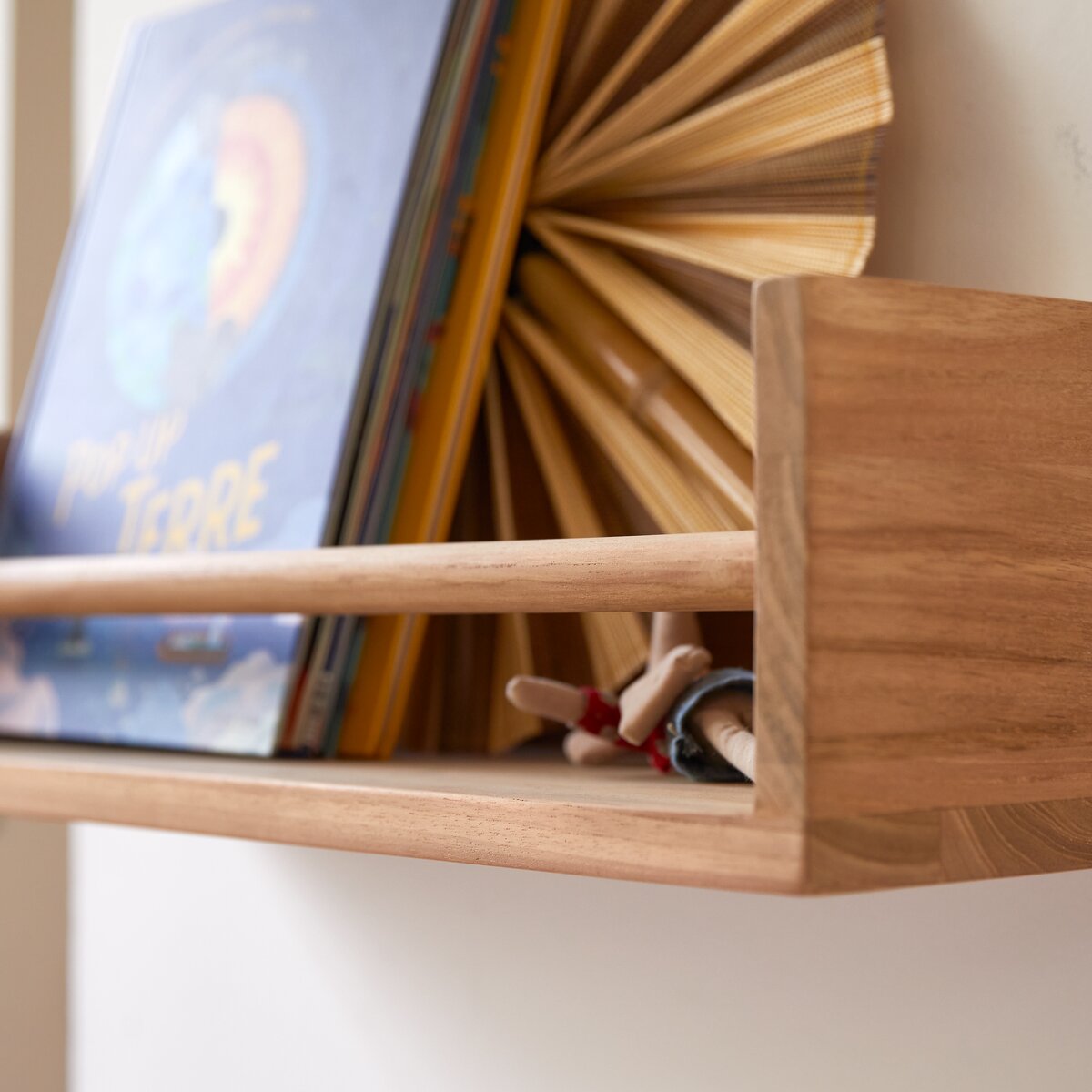 Ugo - Etagère murale enfant en teck massif 60 cm Ugo - Etagère murale enfant en teck massif 60 cm