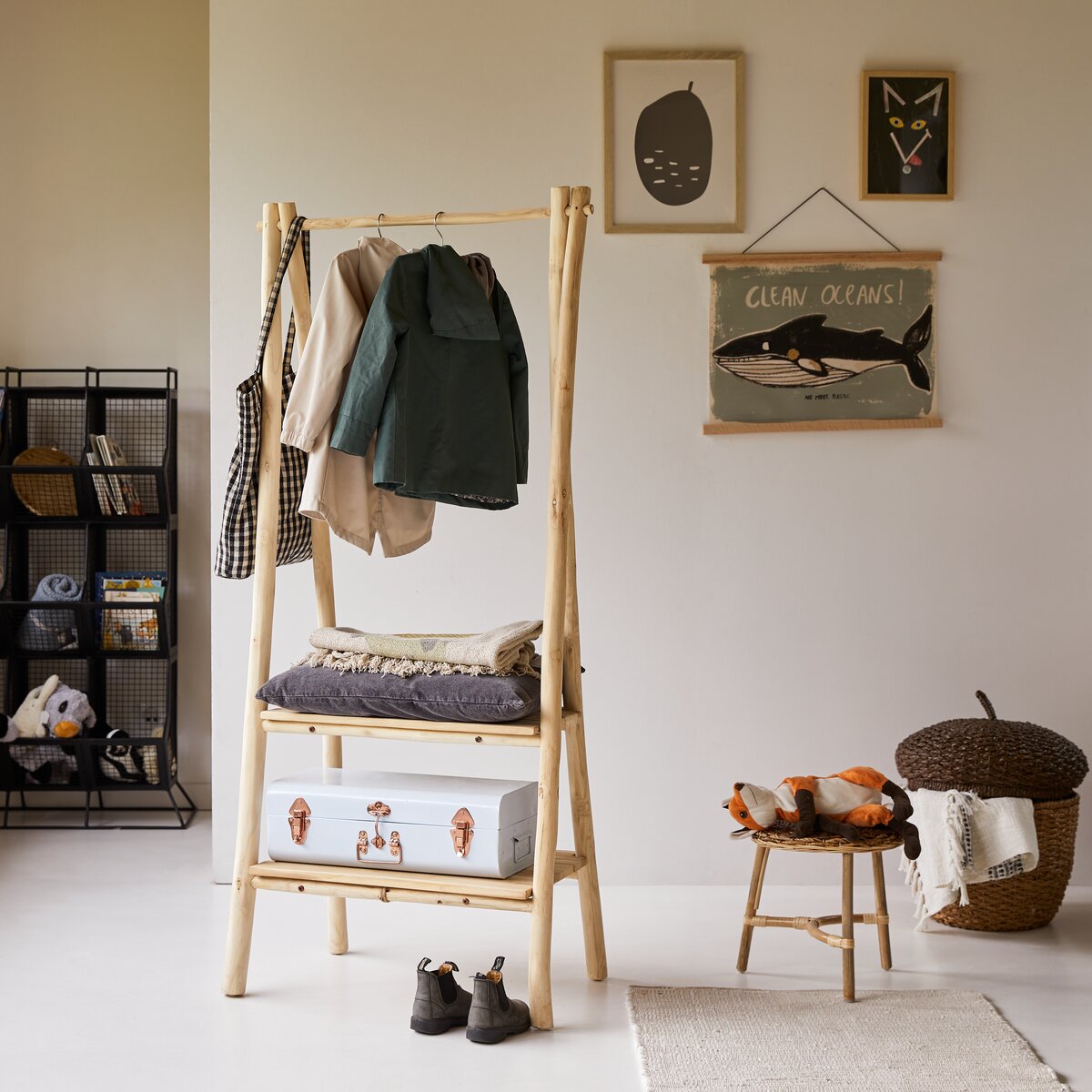 Kilim - Kleiderständer aus Teak massiv für Kinder Kilim - Kleiderständer aus Teak massiv für Kinder
