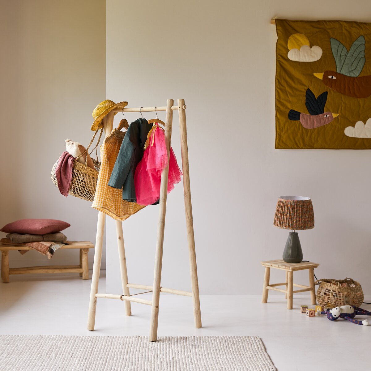 Kilim - Portant simple enfant en teck massif Kilim - Portant simple enfant en teck massif