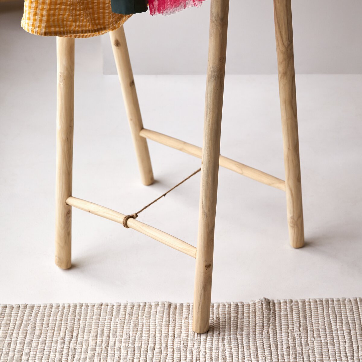 Kilim - Portant simple enfant en teck massif Kilim - Portant simple enfant en teck massif