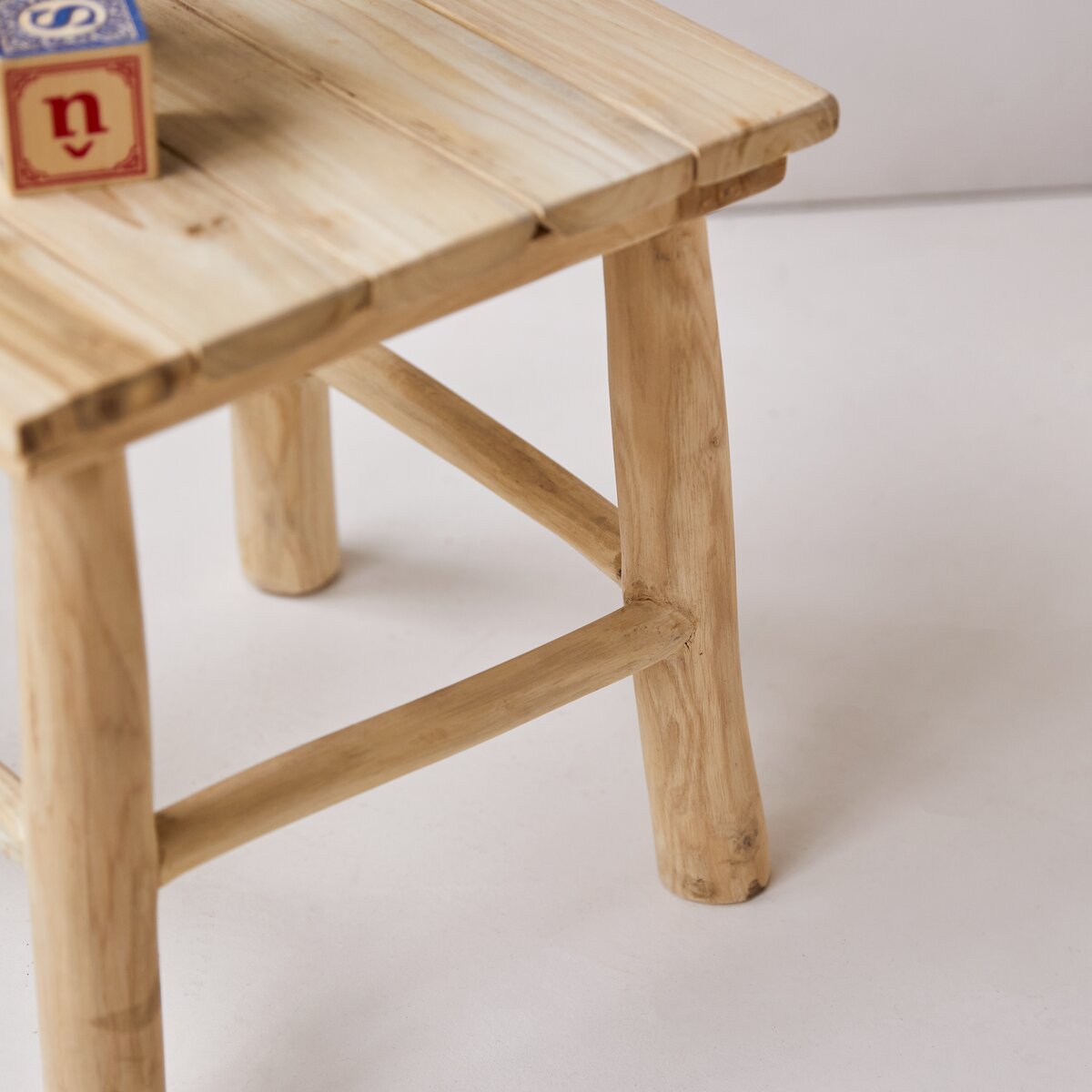 Tavolino da notte quadrato per bambini in teak 30 cm - Arredamento per la  camera - Tikamoon