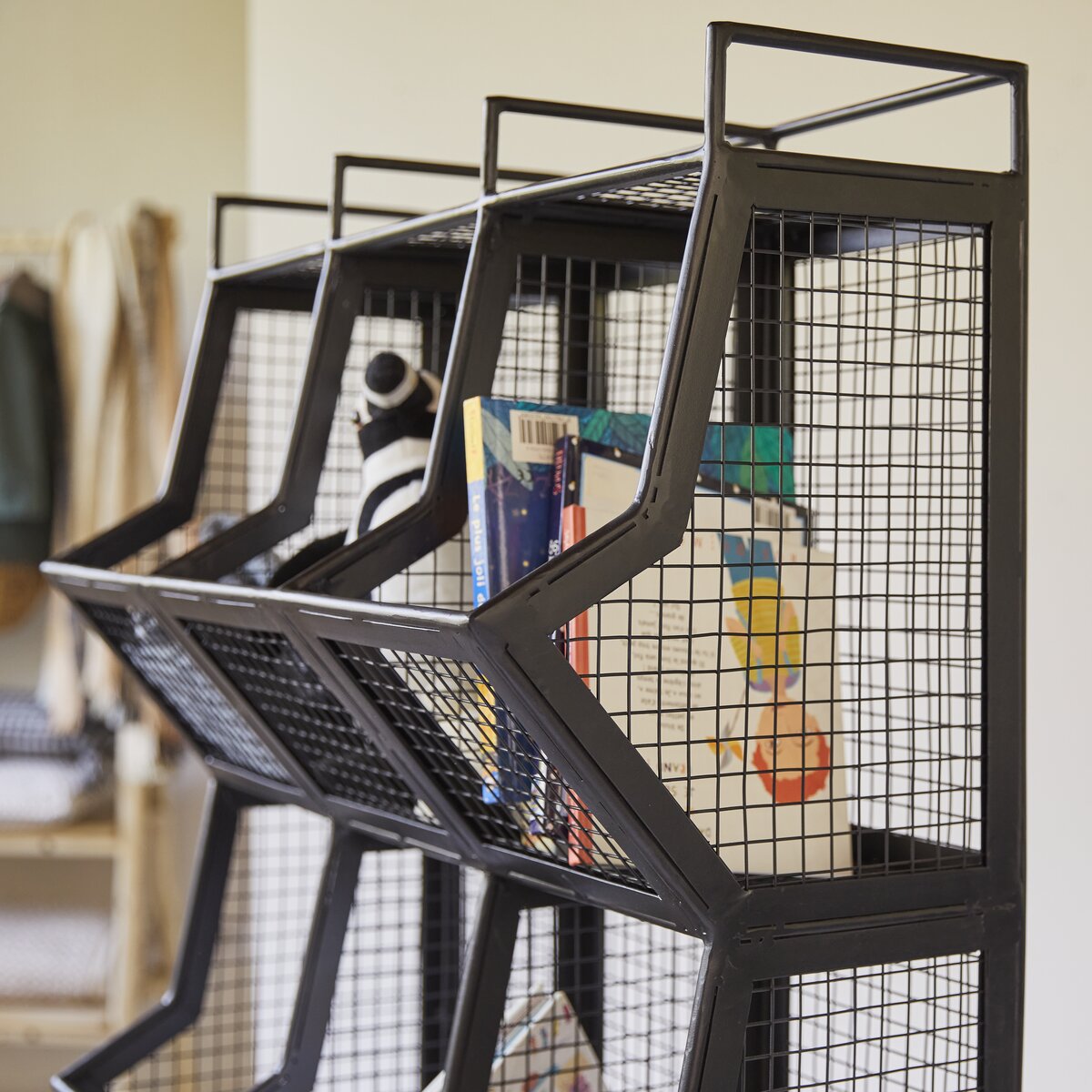 Cléo - Scaffale tipo casellario per bambini in metallo Cléo - Scaffale tipo casellario per bambini in metallo