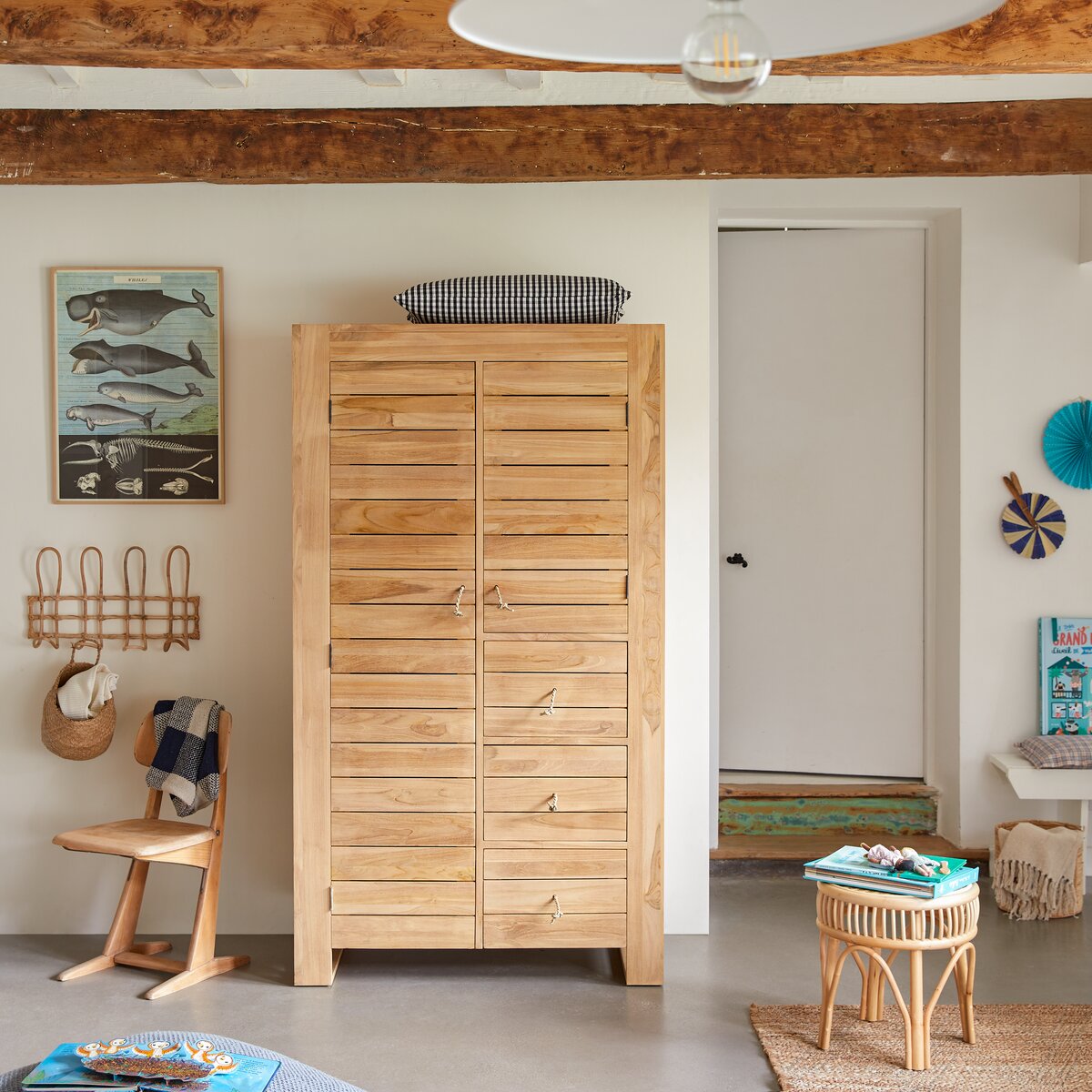 Armoire penderie pour chambre d'enfant bébé avec étagères et tiroir