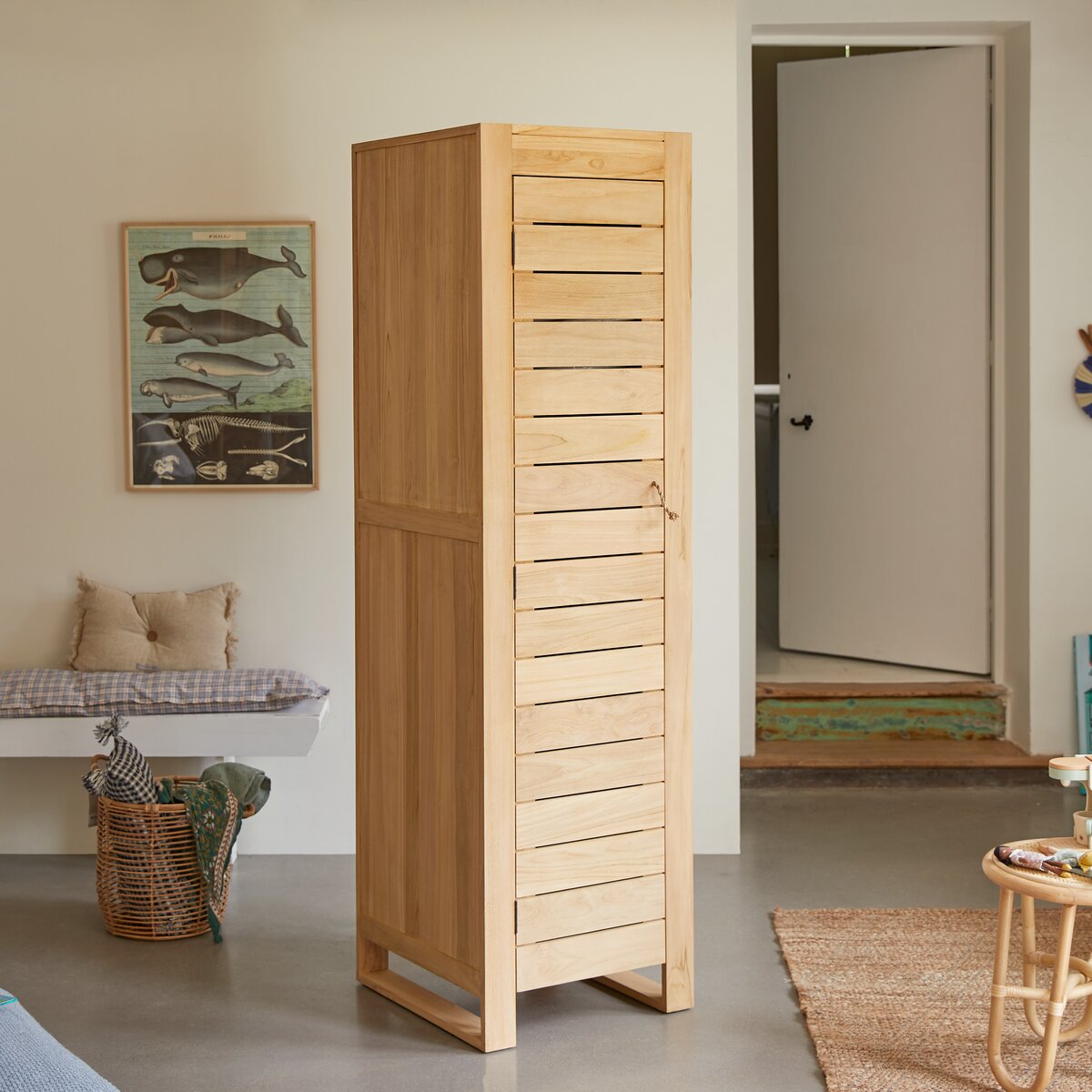 Minimalys - Einfacher Kinder-Hochschrank aus massivem Teak Minimalys - Einfacher Kinder-Hochschrank aus massivem Teak