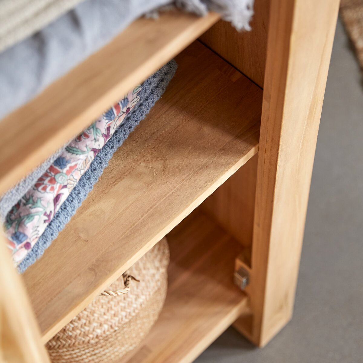 Minimalys - Einfacher Kinder-Hochschrank aus massivem Teak Minimalys - Einfacher Kinder-Hochschrank aus massivem Teak