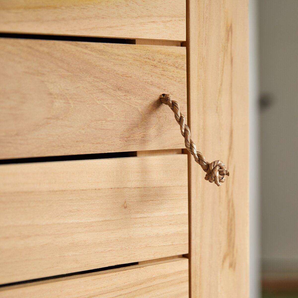 Minimalys - Einfacher Kinder-Hochschrank aus massivem Teak Minimalys - Einfacher Kinder-Hochschrank aus massivem Teak