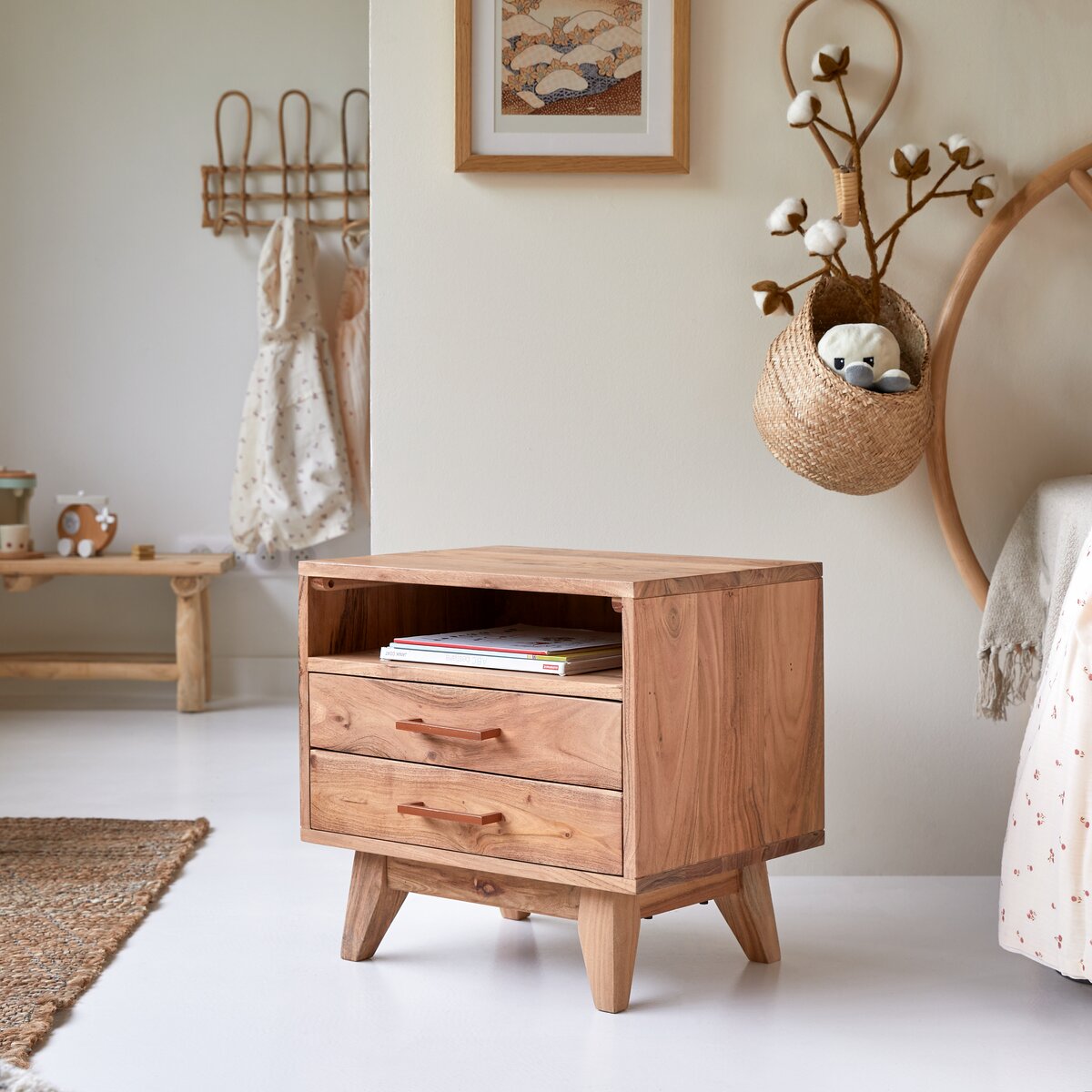 https://static.tikamoon.com/product_photos/5513_A_HD_002/1200-1200-oslo-comodino-per-bambini-in-acacia-massello.jpg?t=1684217507