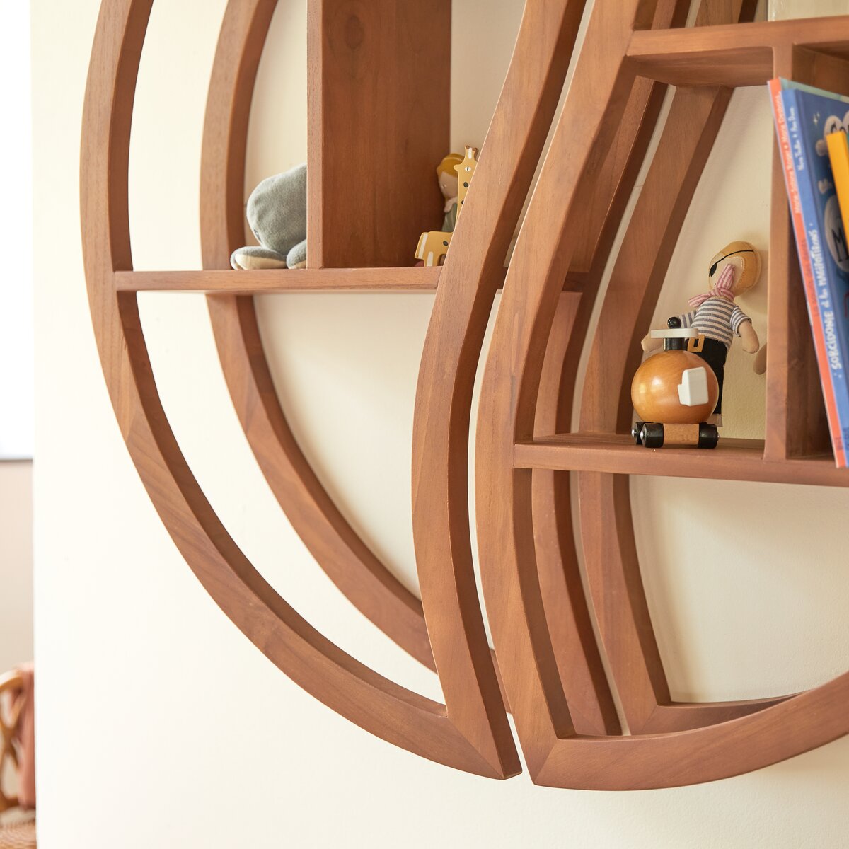 Ying Yang - Mensola da parete per bambini in teak massello Ying Yang - Mensola da parete per bambini in teak massello