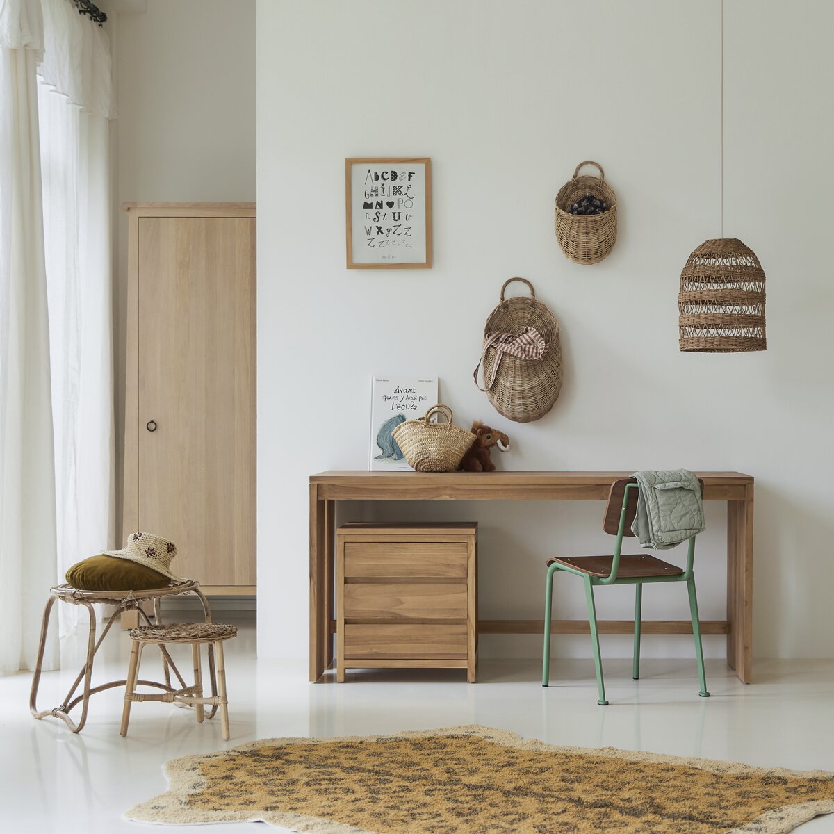 Bureau enfant en bois Nomade, avec tiroirs, fabriqué en France