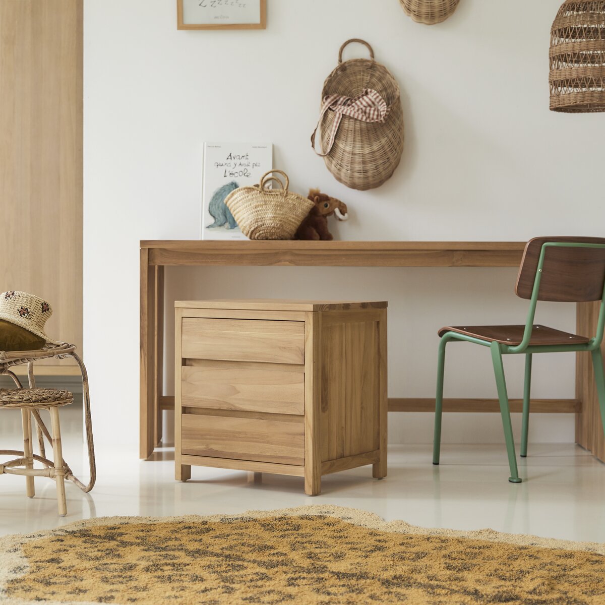 Eden - Bureau enfant en teck massif avec caisson de rangement Eden - Bureau enfant en teck massif avec caisson de rangement
