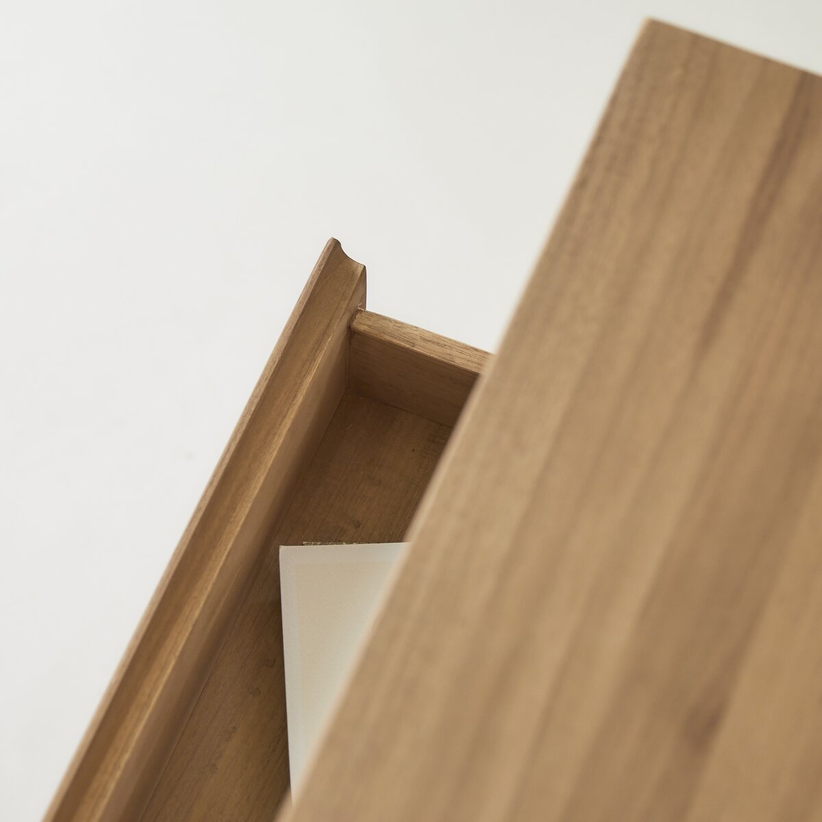 Eden - Bureau enfant en teck massif avec caisson de rangement Eden - Bureau enfant en teck massif avec caisson de rangement