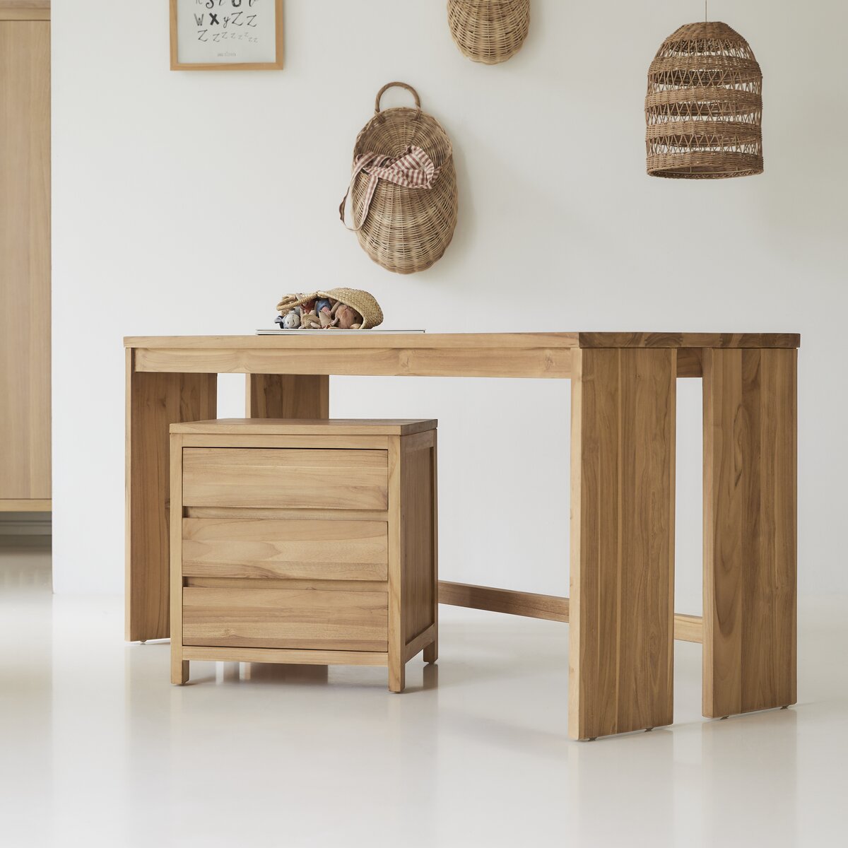 Eden - Bureau enfant en teck massif avec caisson de rangement Eden - Bureau enfant en teck massif avec caisson de rangement