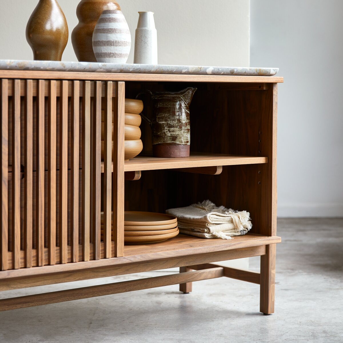 Credenza in noce massello e battuto di terrazzo 140 cm - Mobili  portaoggetti per la sala da pranzo 