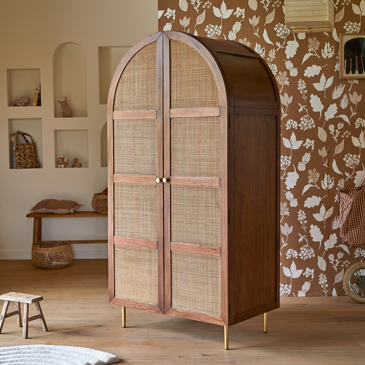 Lisbeth - Armoire enfant en orme et cannage Lisbeth - Armoire enfant en orme et cannage