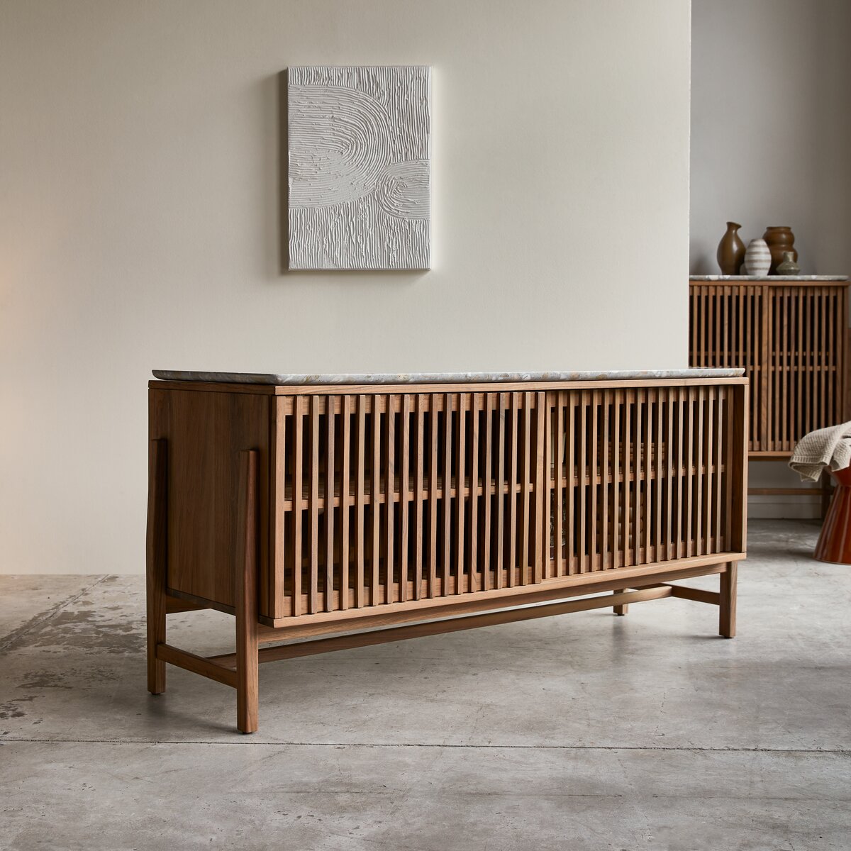 Isaure - Credenza in noce massello e battuto di terrazzo premium 160 cm Isaure - Credenza in noce massello e battuto di terrazzo premium 160 cm