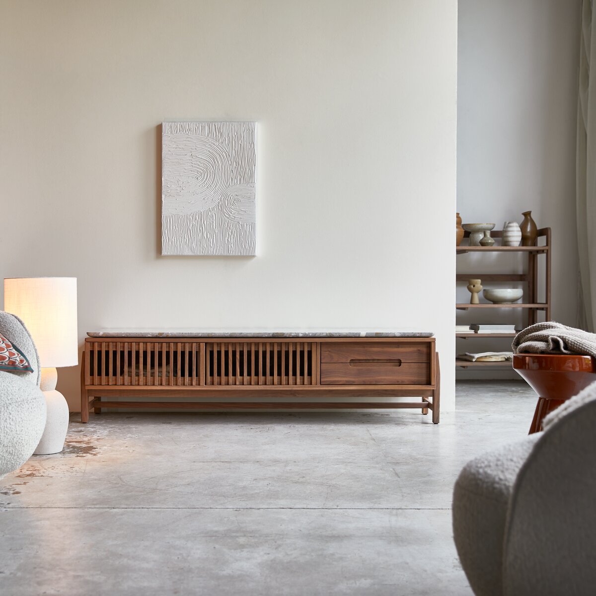 Isaure - Meuble TV en noyer massif et terrazzo premium 175 cm Isaure - Meuble TV en noyer massif et terrazzo premium 175 cm