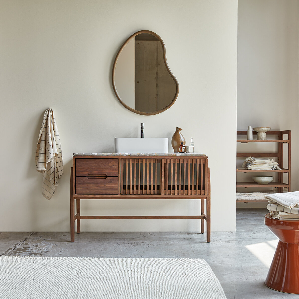 Isaure - Meuble salle de bain en noyer massif et terrazzo premium 125 cm Isaure - Meuble salle de bain en noyer massif et terrazzo premium 125 cm