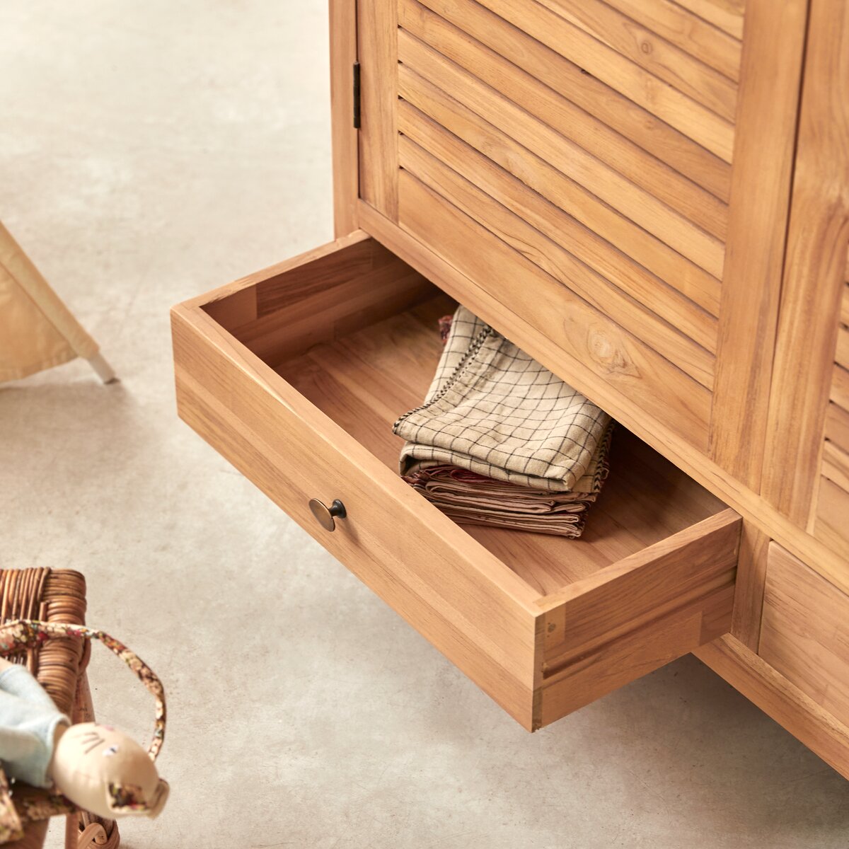 Suzette - Armoire enfant en teck massif Suzette - Armoire enfant en teck massif