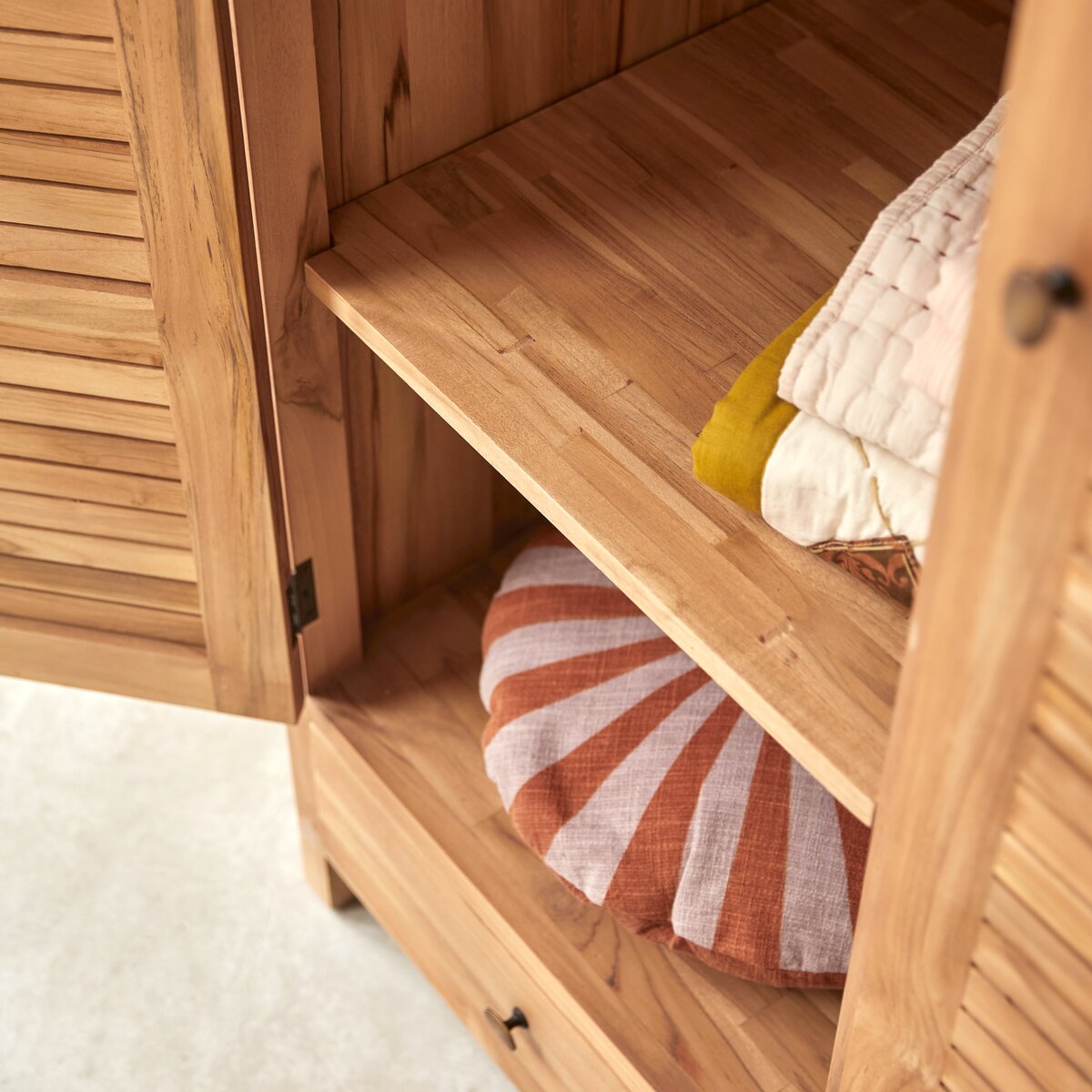 Suzette - Armoire enfant en teck massif Suzette - Armoire enfant en teck massif
