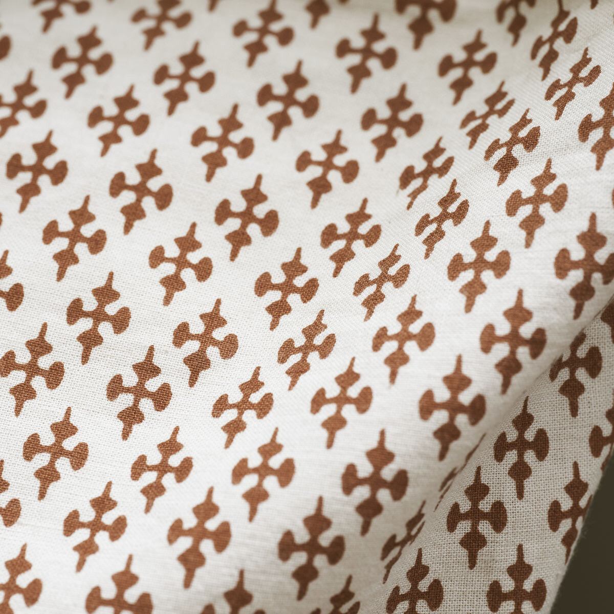 Nero - Housse de coussin en coton 50x50 cm, camel Nero - Housse de coussin en coton 50x50 cm, camel