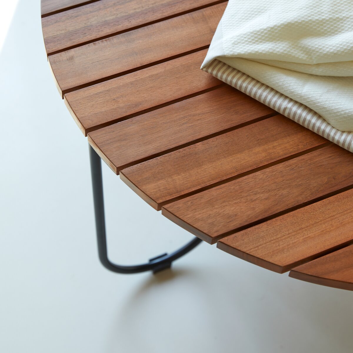 Key Wood - Table basse lattée en acacia massif Key Wood - Table basse lattée en acacia massif