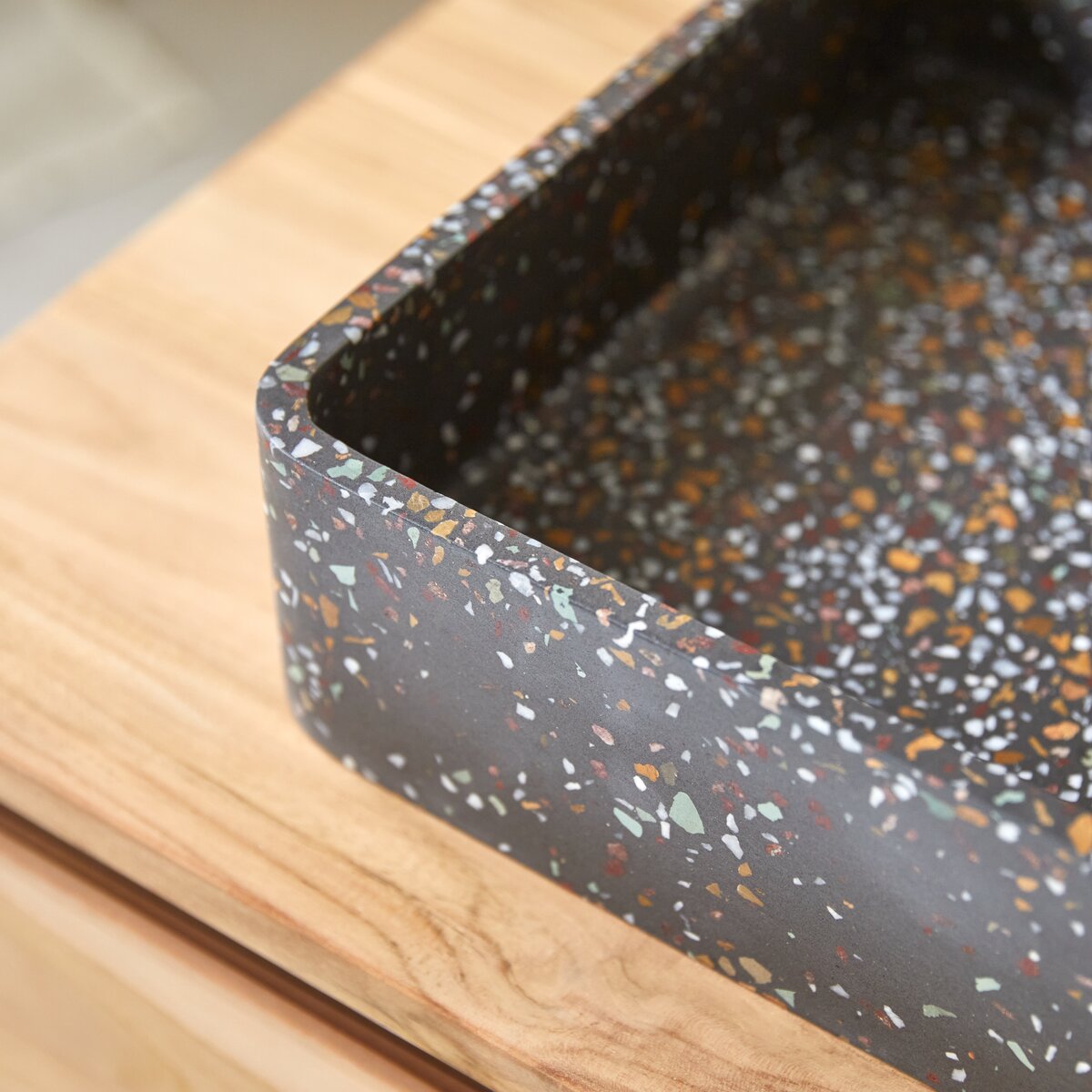 Iris - Lavabo in battuto di terrazzo confetti Iris - Lavabo in battuto di terrazzo confetti