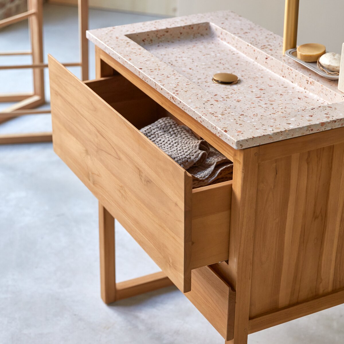 Edgar - Mobile per il bagno in teak massello e terrazzo premium Pink 80 cm Edgar - Mobile per il bagno in teak massello e terrazzo premium Pink 80 cm