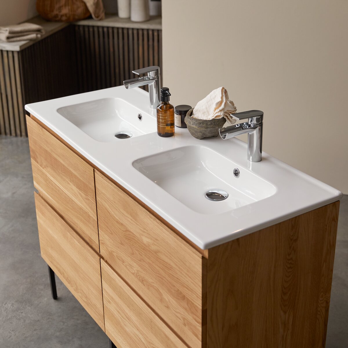 Nova - Meuble Salle de Bain en chêne massif et céramique 120 cm Nova - Meuble Salle de Bain en chêne massif et céramique 120 cm