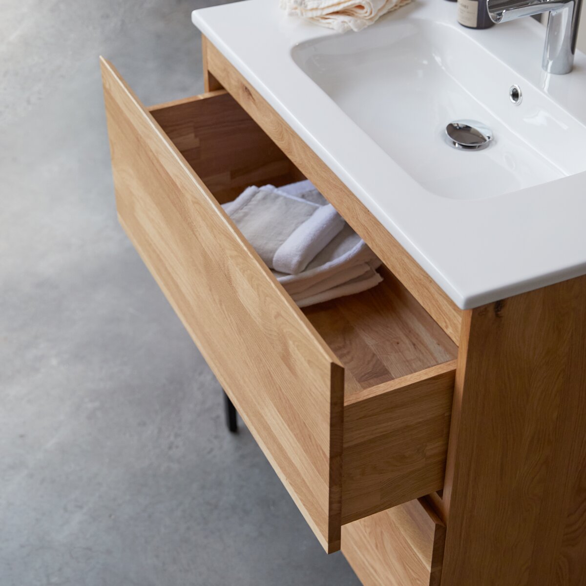 Nova - Meuble salle de bain en chêne massif et céramique 80 cm Nova - Meuble salle de bain en chêne massif et céramique 80 cm