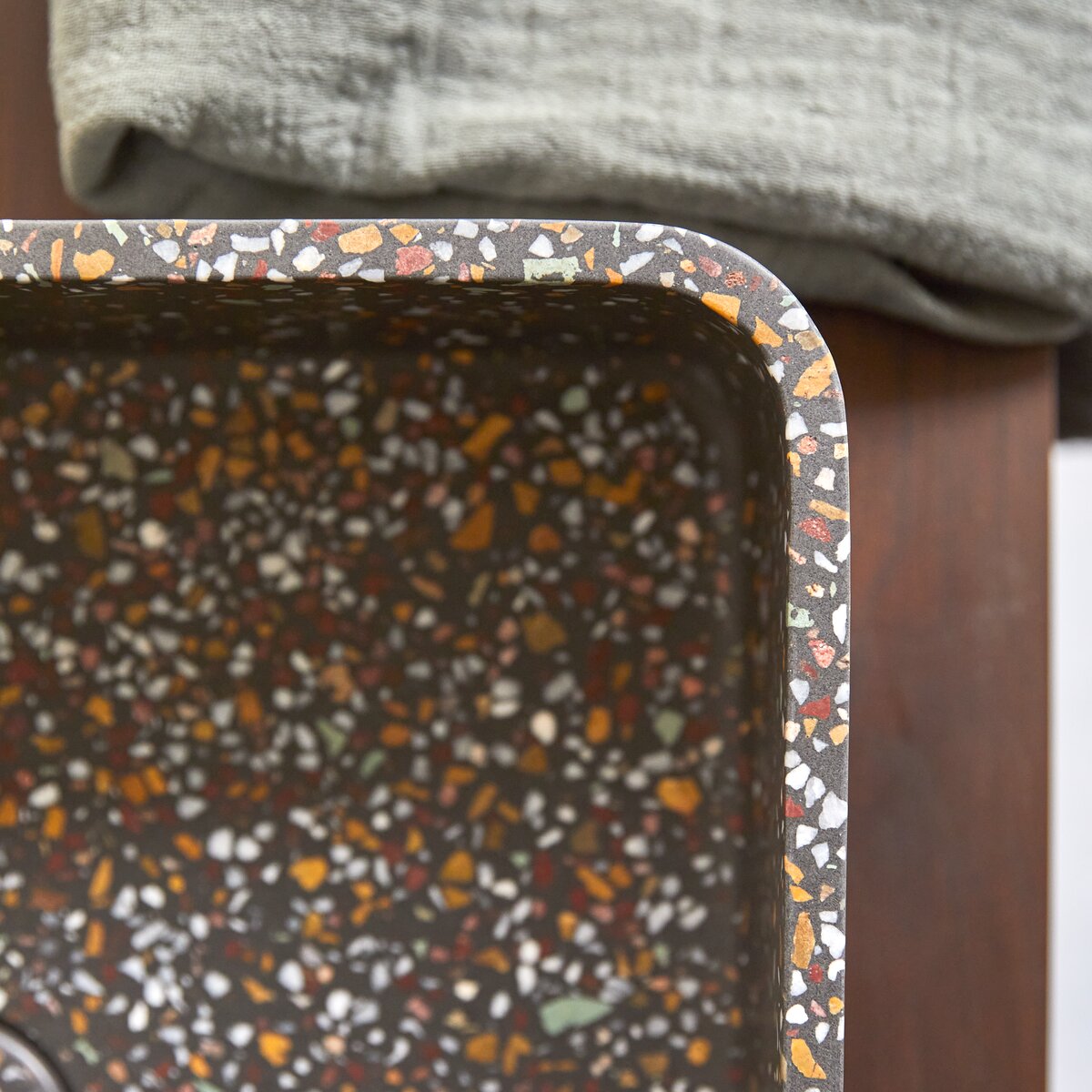 Thaïs - Lavabo quadrato in battuto di terrazzo coriandoli Thaïs - Lavabo quadrato in battuto di terrazzo coriandoli