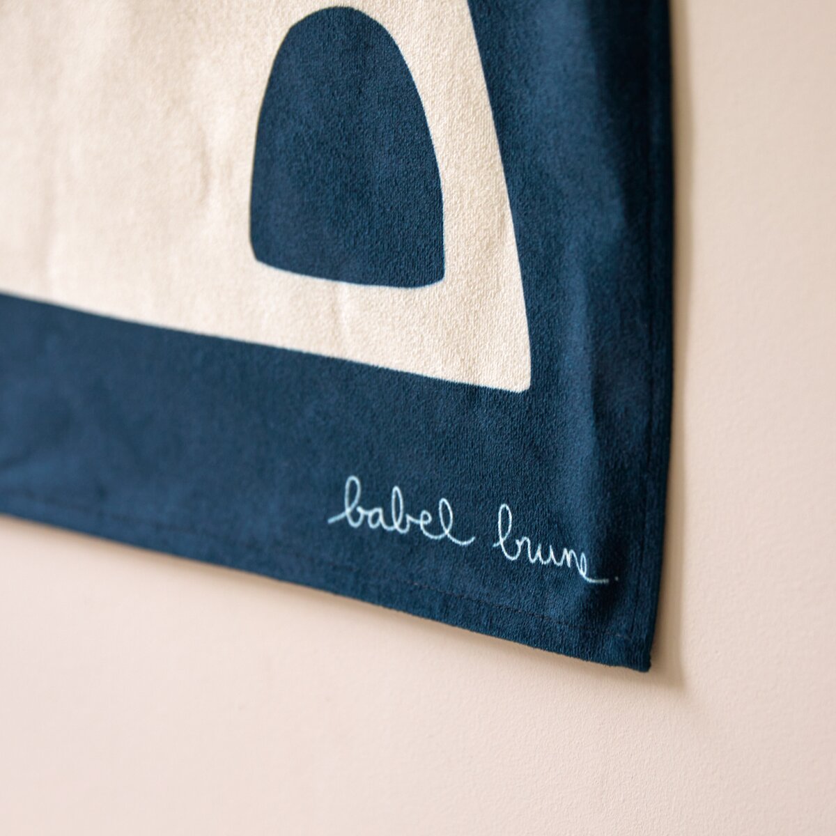 Babylone Tour - Tenture tête de lit française 90x70 cm, Blue Babylone Tour - Tenture tête de lit française 90x70 cm, Blue