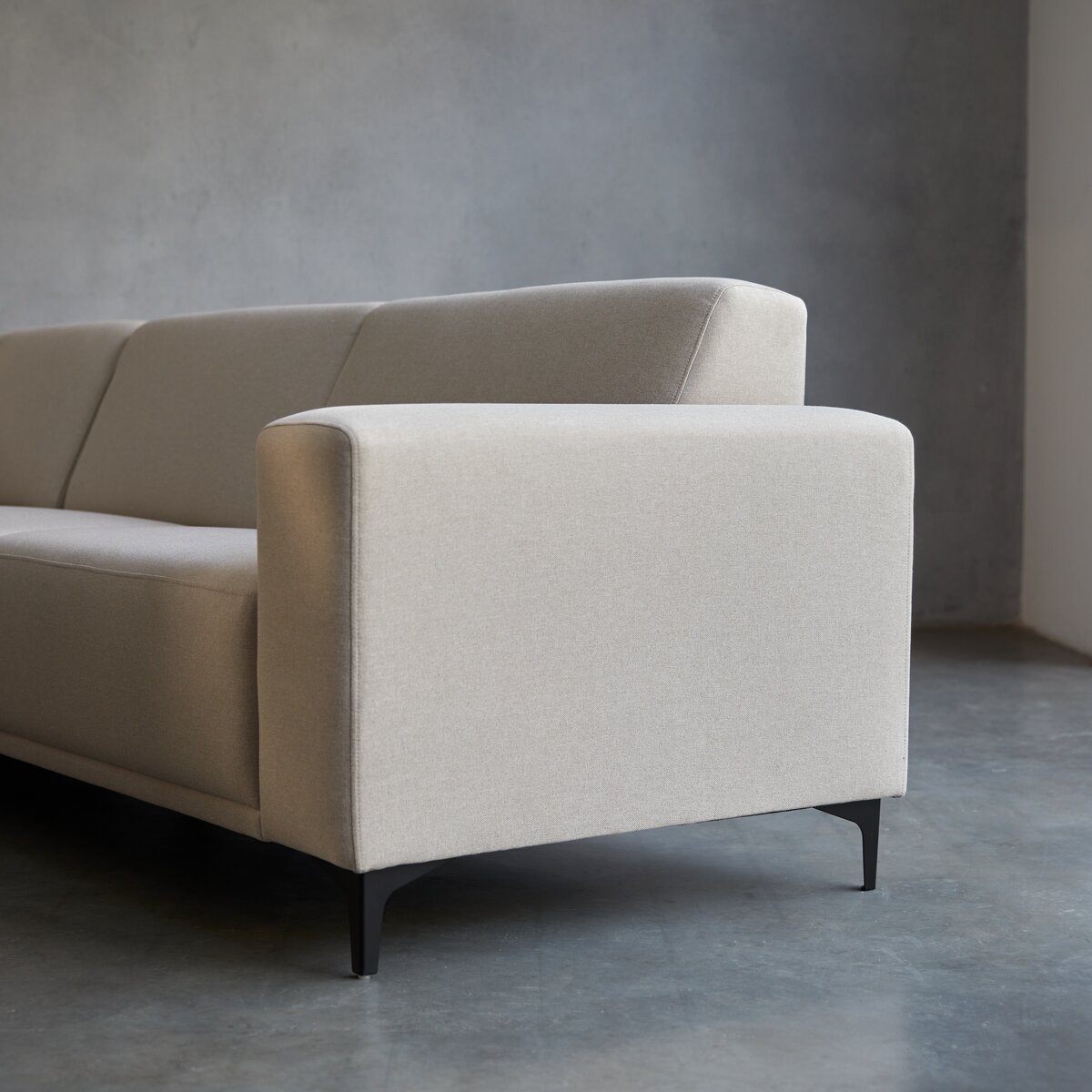 Lars - Sofa mit Ecke links und ecrufarbenem Stoffbezug 295 x 185 cm Lars - Sofa mit Ecke links und ecrufarbenem Stoffbezug 295 x 185 cm
