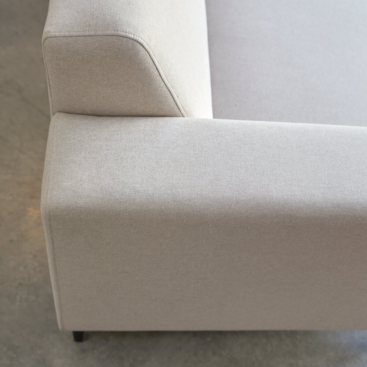 Lars - Ecksofa mit Eckelement rechts und ecrufarbenem Stoffbezug 295 x 185 cm Lars - Ecksofa mit Eckelement rechts und ecrufarbenem Stoffbezug 295 x 185 cm