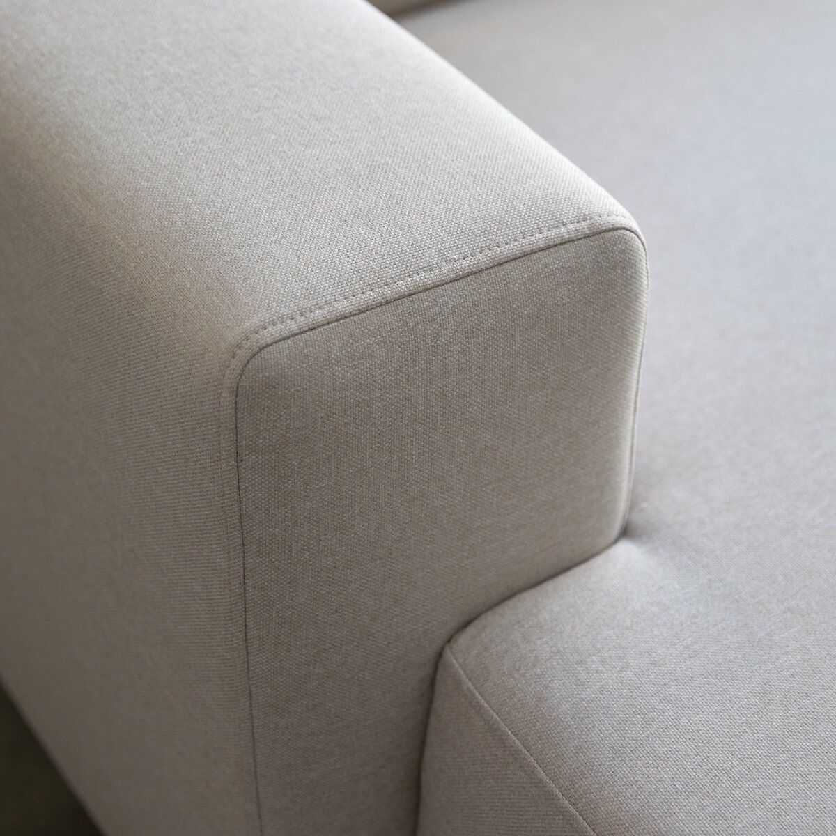 Lars - Sofa mit Eckelement links und ecrufarbenem Stoffbezug 300 x 150 cm ,5-Sitzer Lars - Sofa mit Eckelement links und ecrufarbenem Stoffbezug 300 x 150 cm ,5-Sitzer