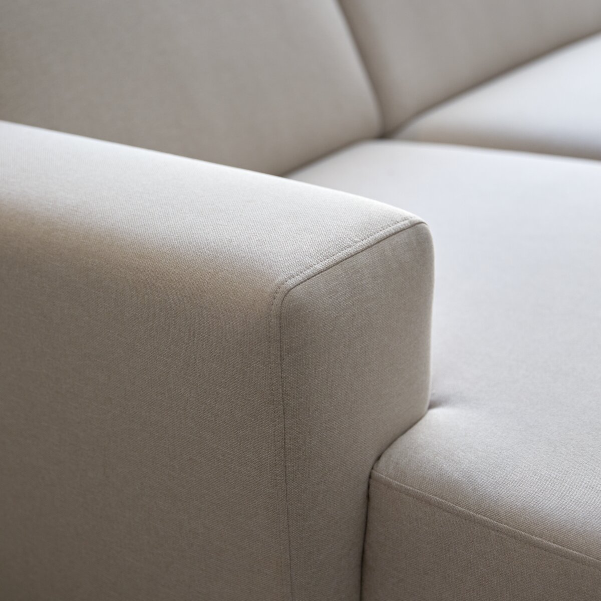 Lars - Sofa mit Eckelement links und ecrufarbenem Stoffbezug 300 x 150 cm ,5-Sitzer Lars - Sofa mit Eckelement links und ecrufarbenem Stoffbezug 300 x 150 cm ,5-Sitzer