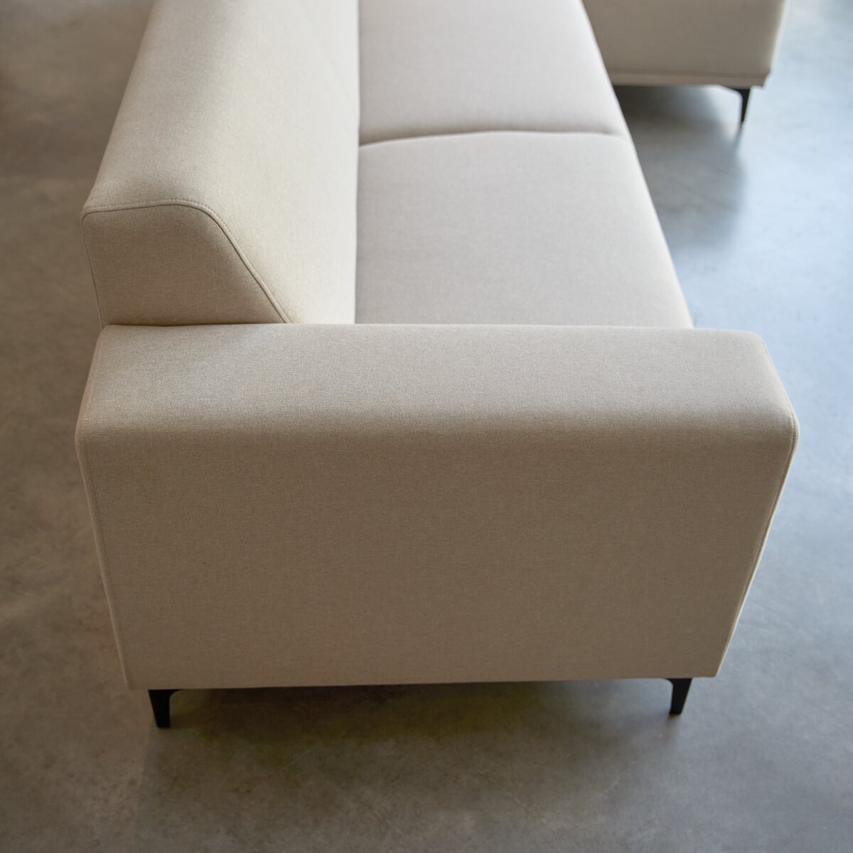 Lars - Ecksofa mit Eckelement rechts und ecrufarbenem Stoffbezug 300 x 150 cm ,5-Sitzer Lars - Ecksofa mit Eckelement rechts und ecrufarbenem Stoffbezug 300 x 150 cm ,5-Sitzer