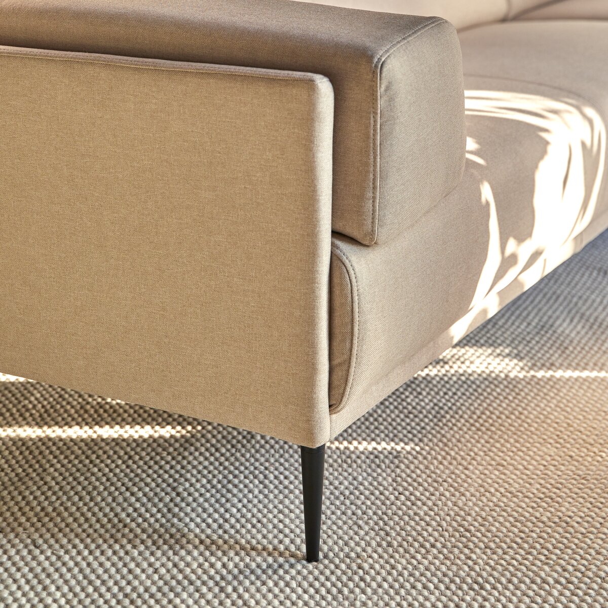 Finn - Ecksofa mit Eckelement rechts und ecrufarbenem Stoffbezug 270 x 180 cm Finn - Ecksofa mit Eckelement rechts und ecrufarbenem Stoffbezug 270 x 180 cm
