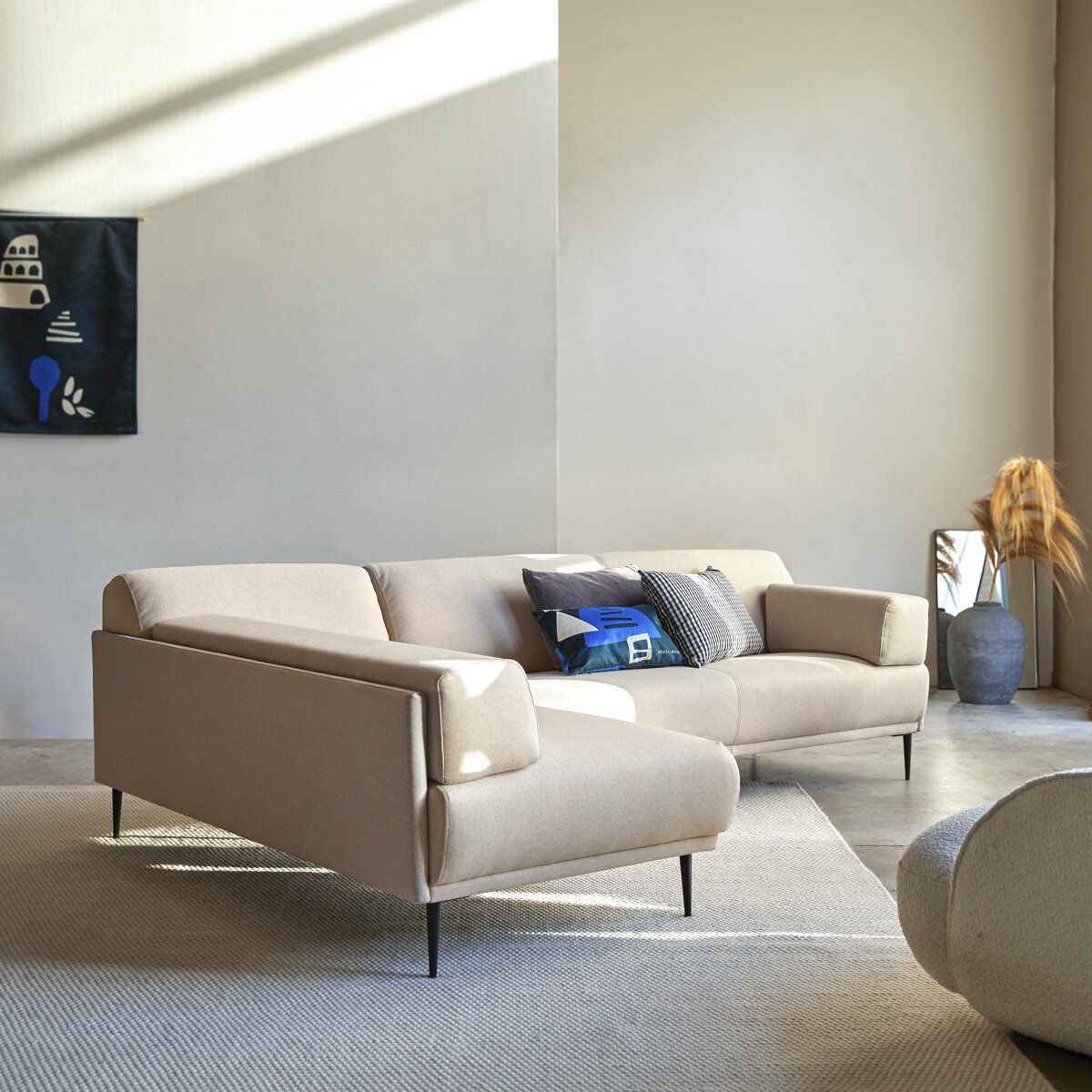 Finn - Ecksofa mit Eckelement links und ecrufarbenem Stoffbezug 270 x 180 cm Finn - Ecksofa mit Eckelement links und ecrufarbenem Stoffbezug 270 x 180 cm