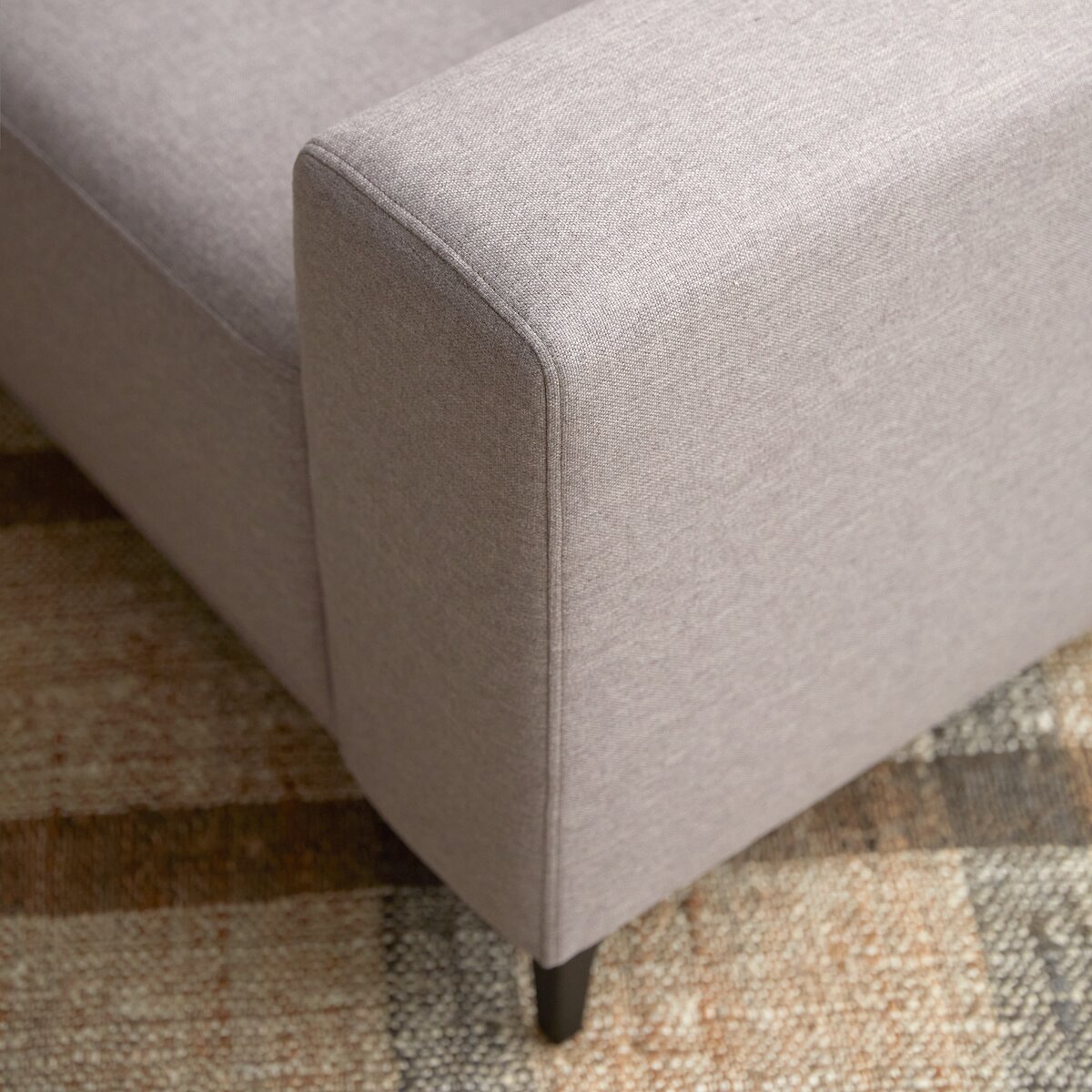 Lars - Divano angolare sinistro in tessuto grigio 295 x 185 cm, 5 posti Lars - Divano angolare sinistro in tessuto grigio 295 x 185 cm, 5 posti