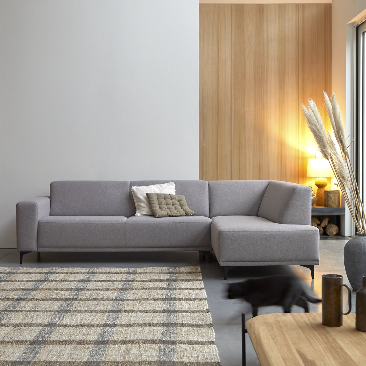 Lars - Ecksofa mit Eckelement rechts und grauem Stoffbezug 295 × 185 cm Lars - Ecksofa mit Eckelement rechts und grauem Stoffbezug 295 × 185 cm
